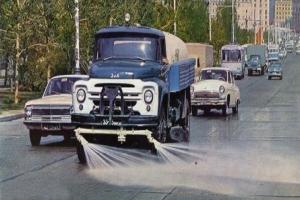 Московские дороги эффективнее мыть в дождливую погоду	b